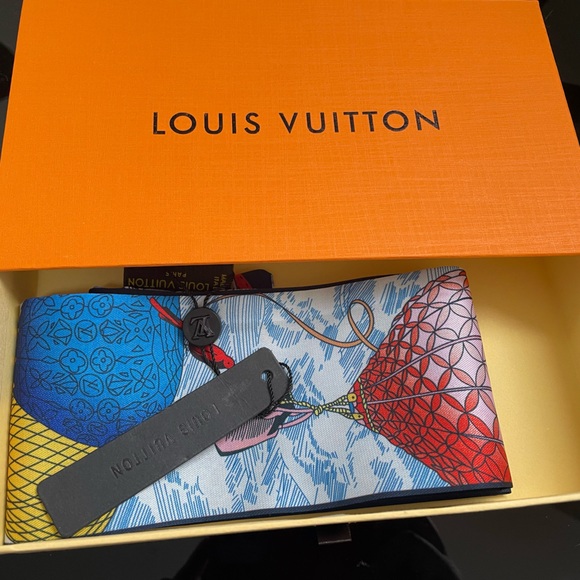 LV Up And Away Bandeau - Picture 7 of 9